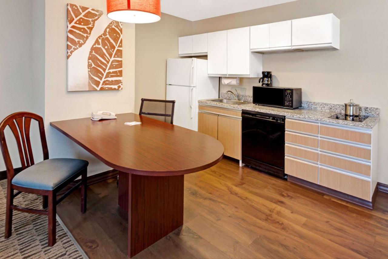 Mainstay Suites Detroit Фармінґтон-Гіллс Екстер'єр фото
