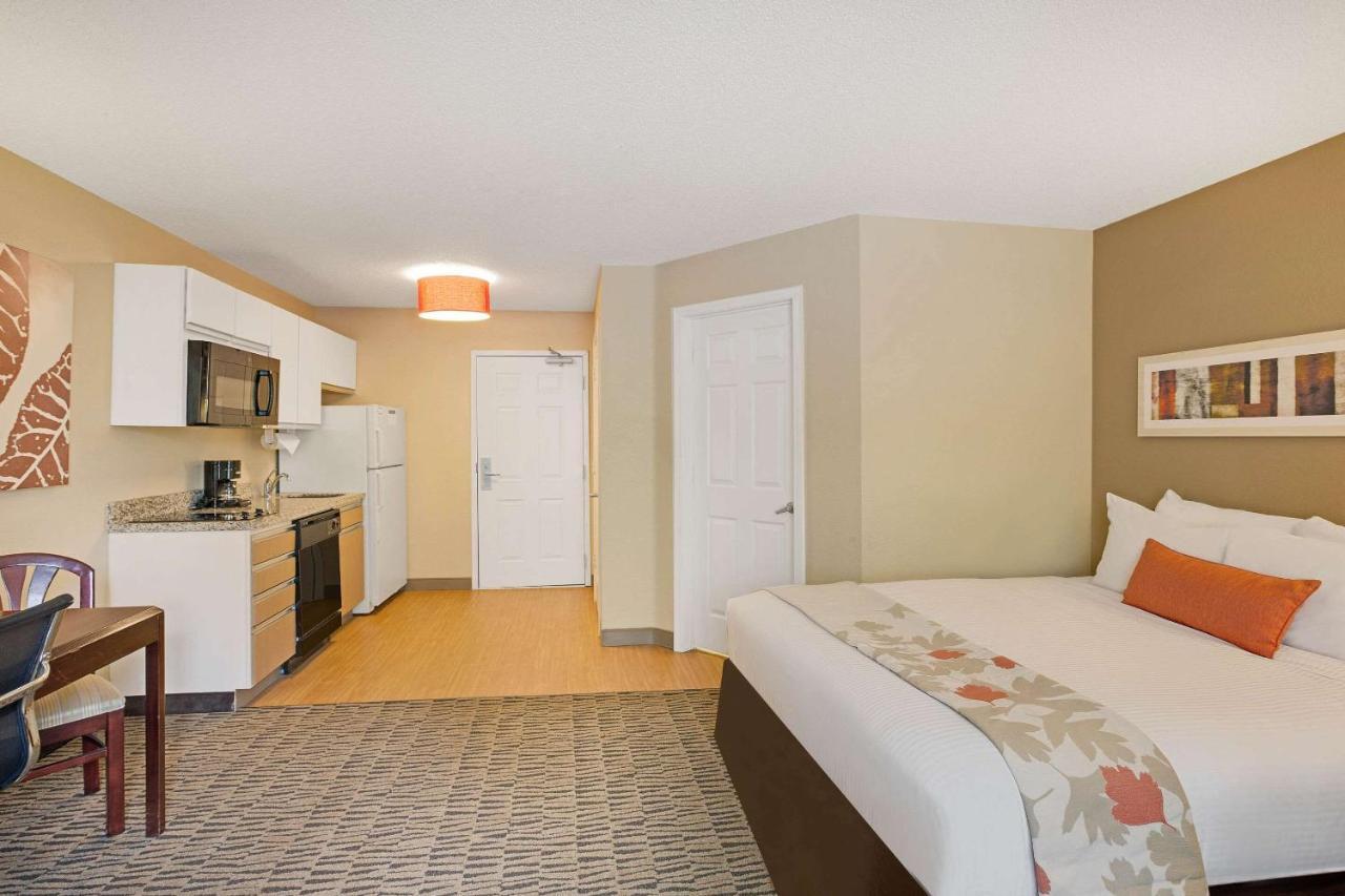 Mainstay Suites Detroit Фармінґтон-Гіллс Екстер'єр фото