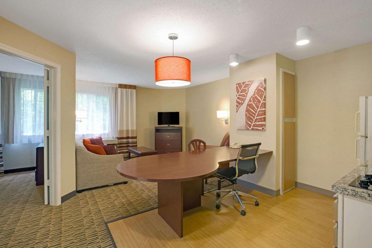 Mainstay Suites Detroit Фармінґтон-Гіллс Екстер'єр фото