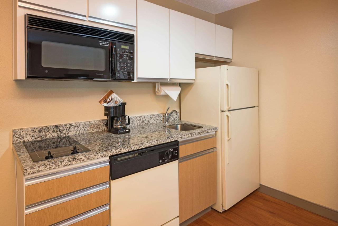 Mainstay Suites Detroit Фармінґтон-Гіллс Екстер'єр фото
