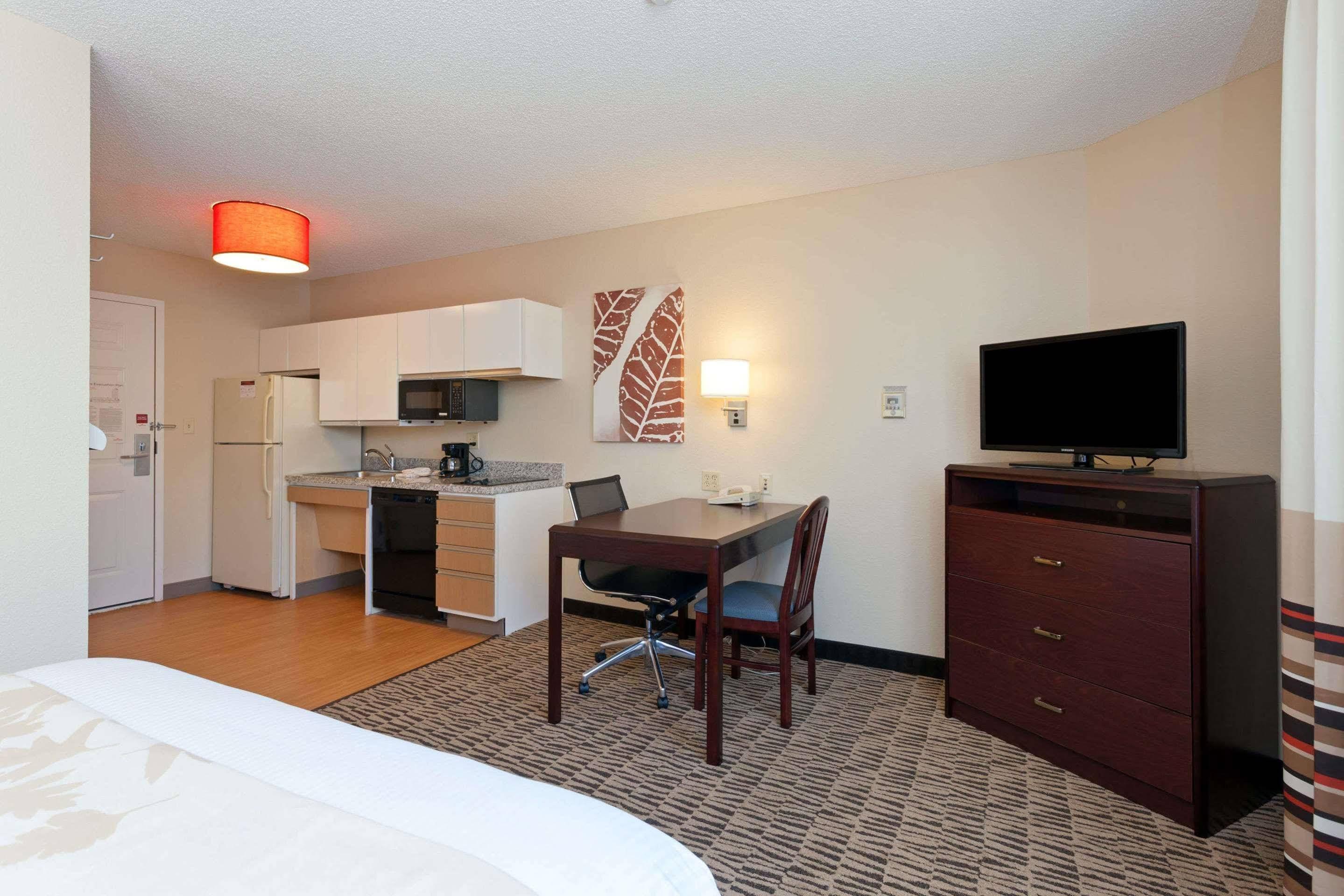 Mainstay Suites Detroit Фармінґтон-Гіллс Екстер'єр фото